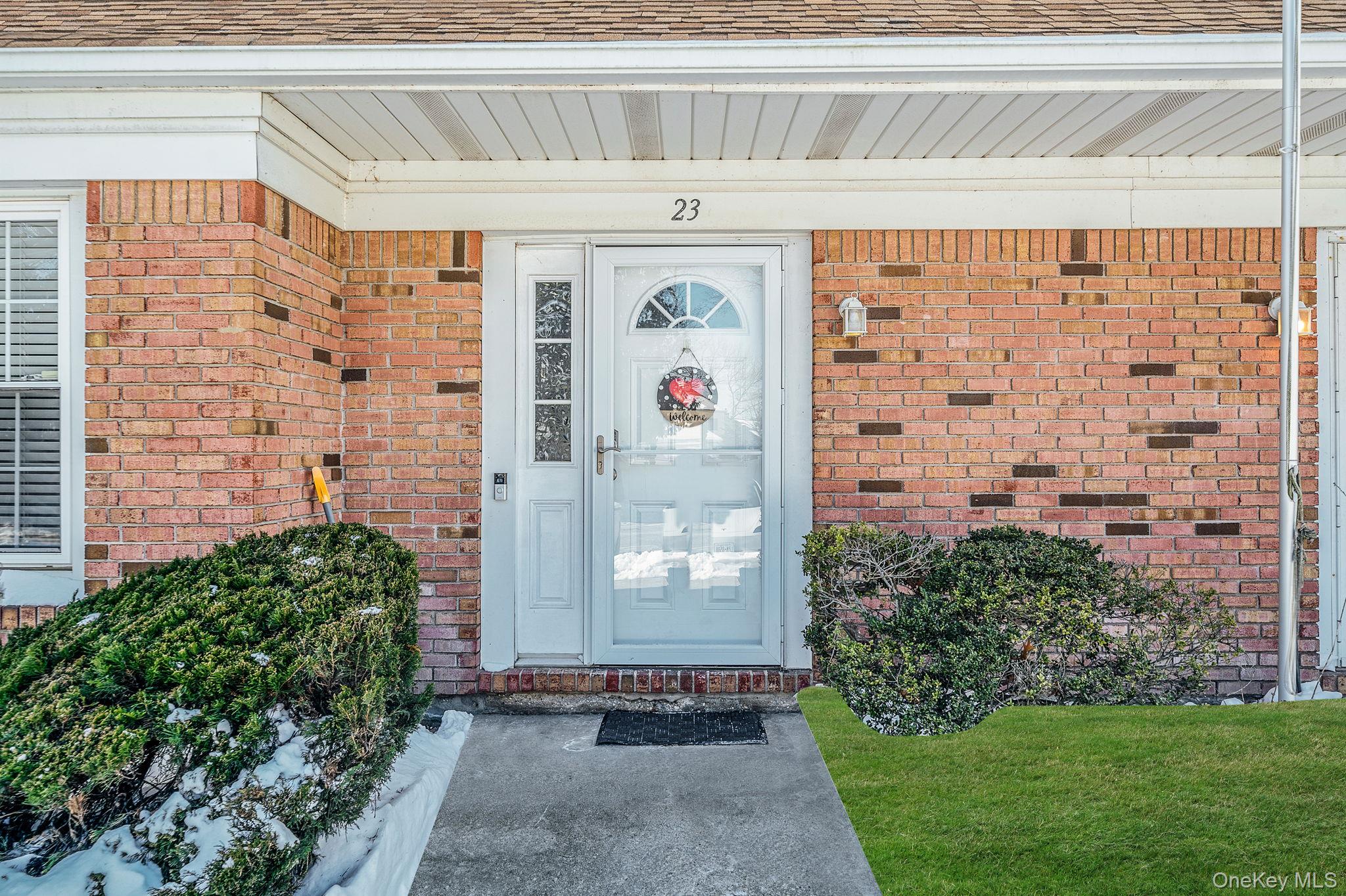 23 Gazebo Lane, Holtsville, NY 11742