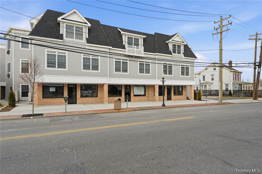 180 Deer Park Avenue # 212, Babylon, NY 11702