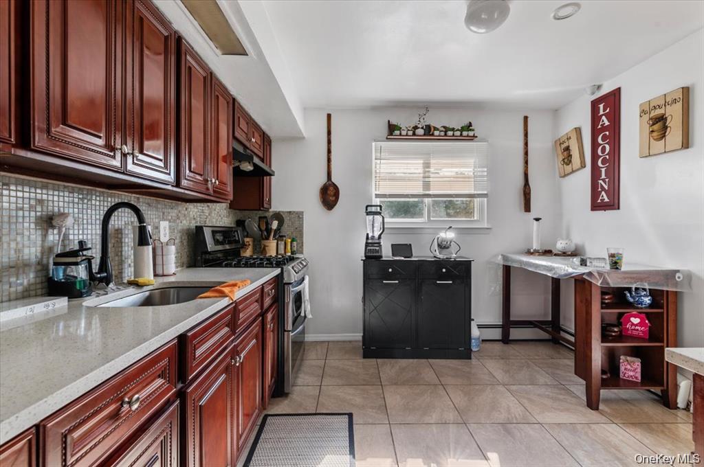 22 Hudson Place, Hempstead, NY 11550