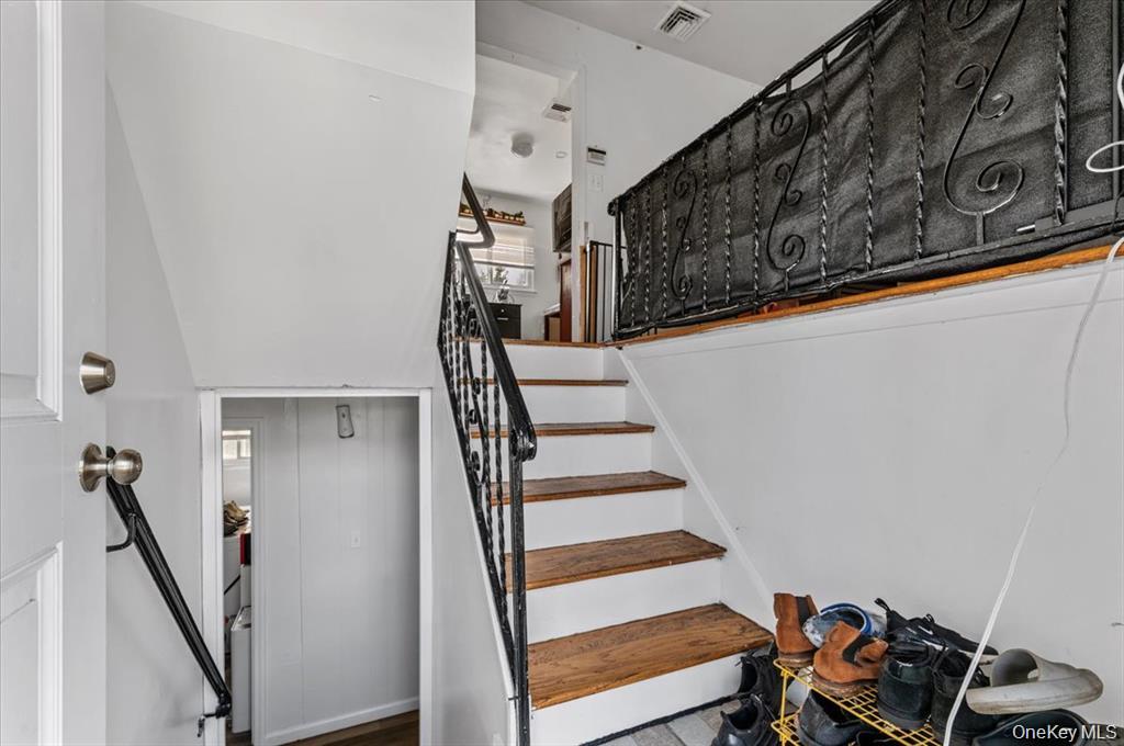 22 Hudson Place, Hempstead, NY 11550