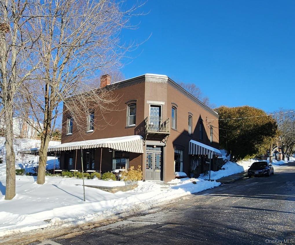 1 Shatzell Avenue, Rhinecliff, NY 12574