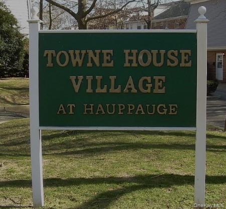 305 Towne House Village, Islandia, NY 11749