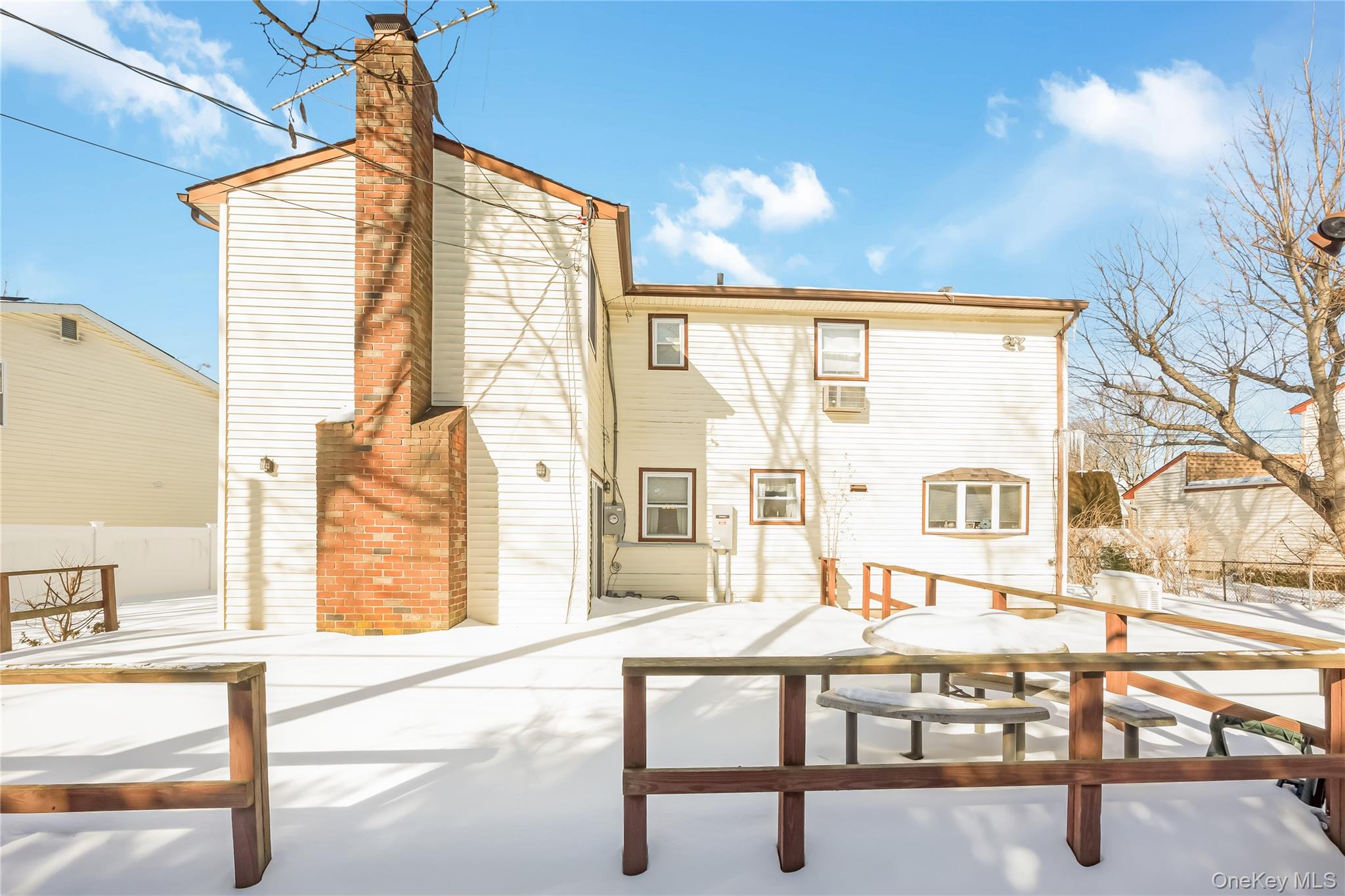 10 Leanore Drive, Farmingdale, NY 11735