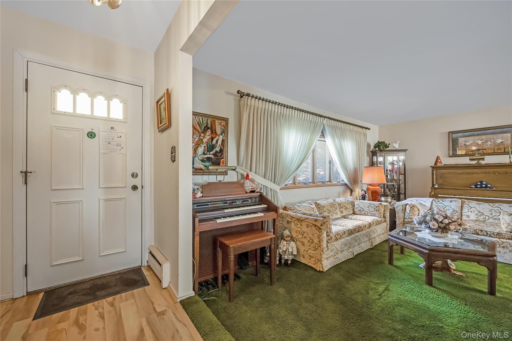 10 Leanore Drive, Farmingdale, NY 11735