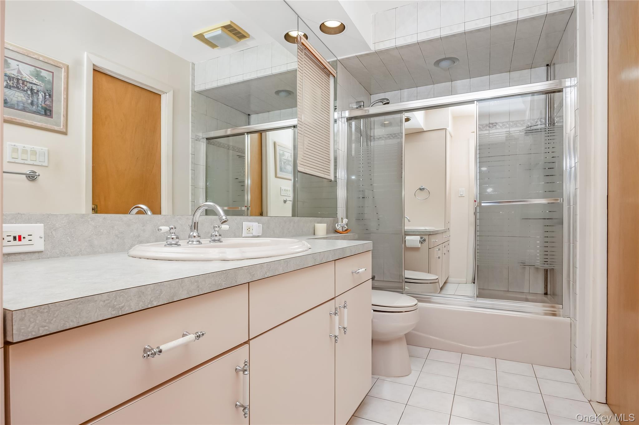 10 Leanore Drive, Farmingdale, NY 11735