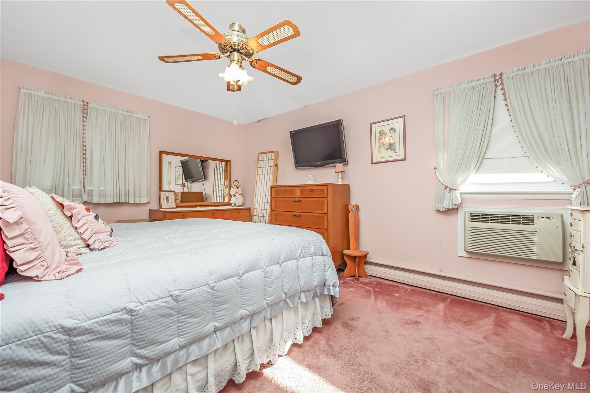 10 Leanore Drive, Farmingdale, NY 11735