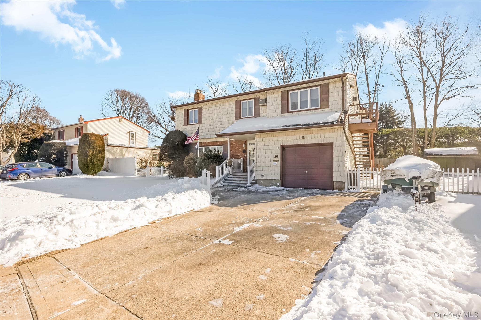 10 Leanore Drive, Farmingdale, NY 11735