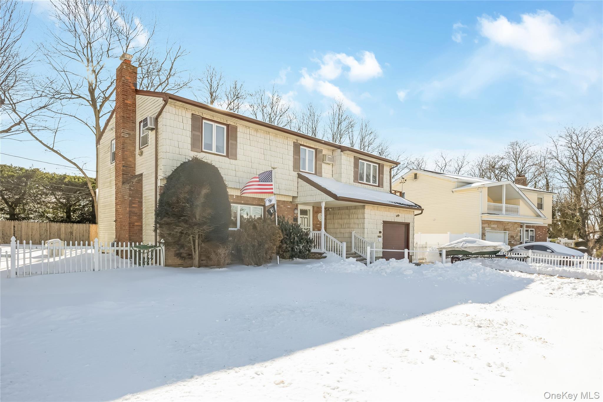 10 Leanore Drive, Farmingdale, NY 11735