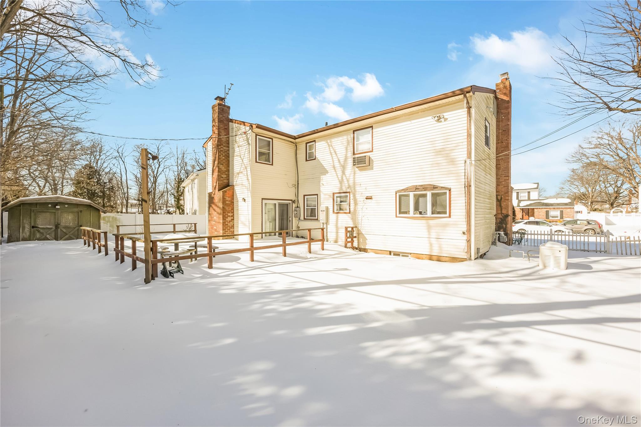 10 Leanore Drive, Farmingdale, NY 11735