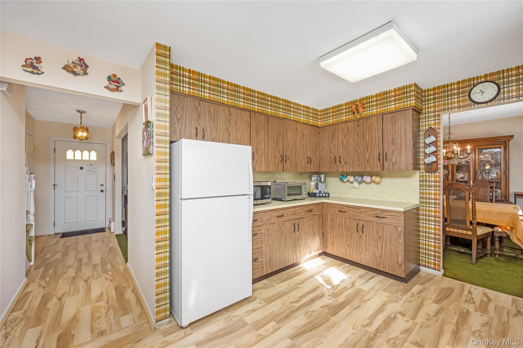 10 Leanore Drive, Farmingdale, NY 11735