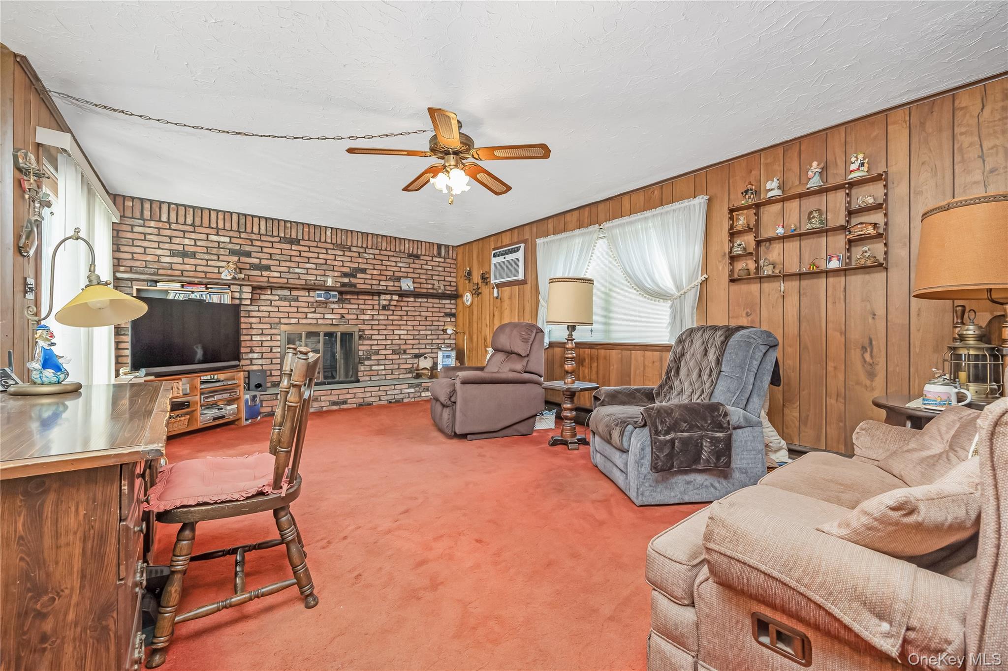 10 Leanore Drive, Farmingdale, NY 11735