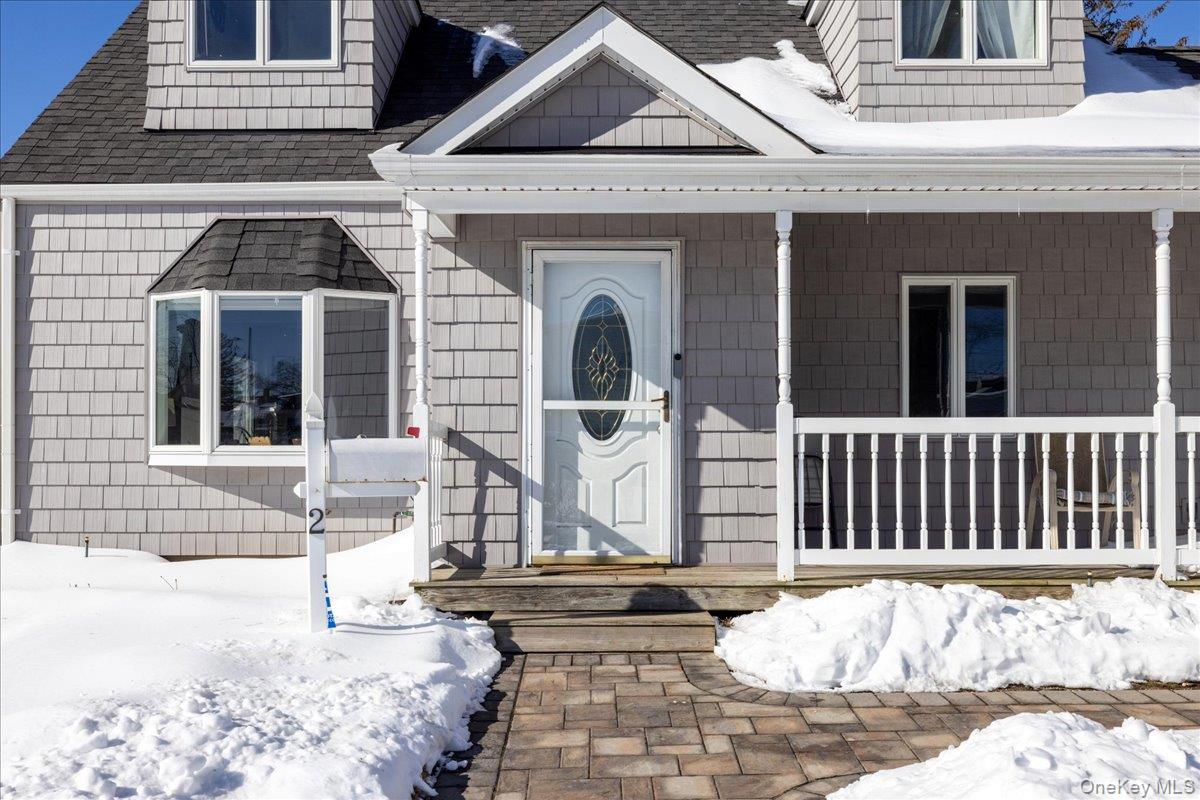 2 Violet Lane, Levittown, NY 11756