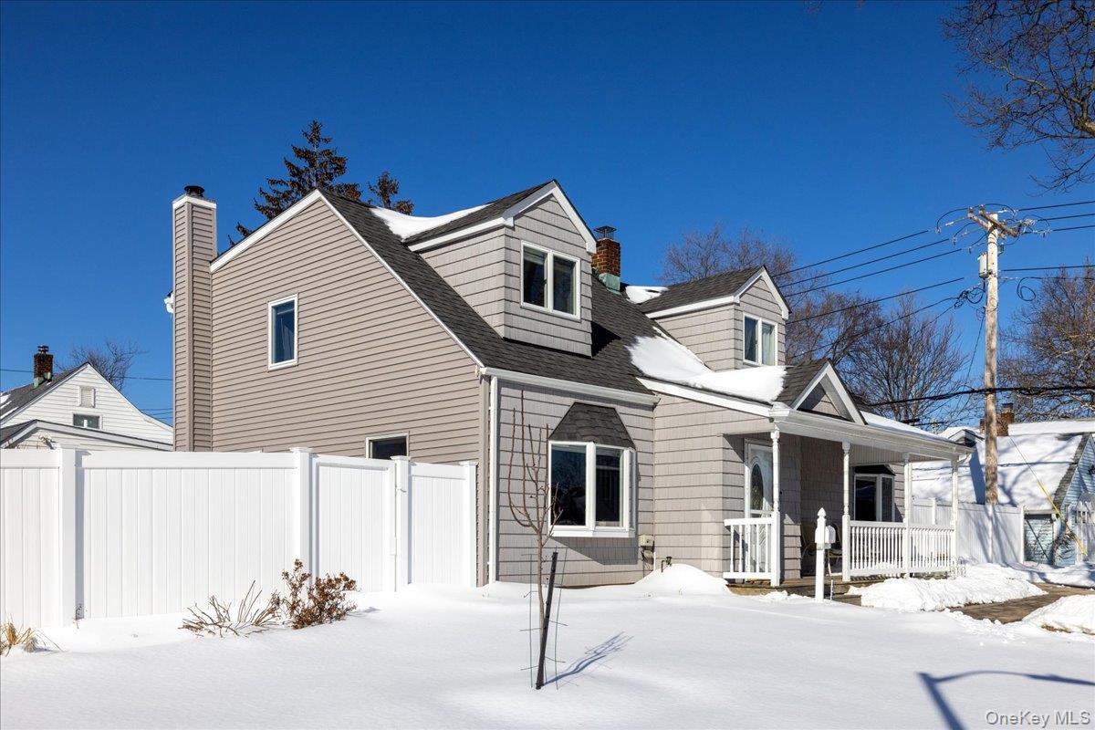 2 Violet Lane, Levittown, NY 11756