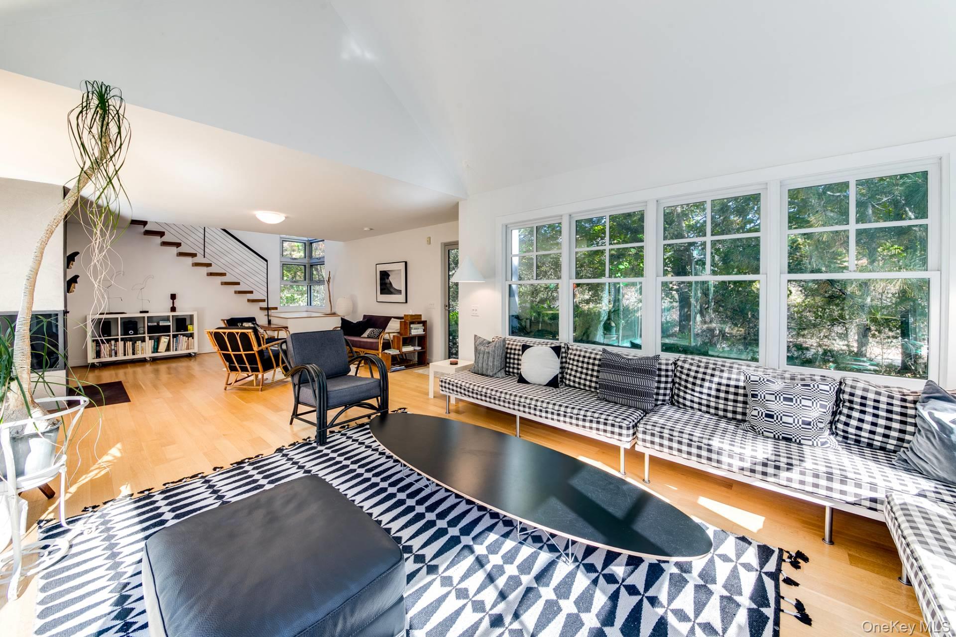 54 Gardiner Drive, Amagansett, NY 11930