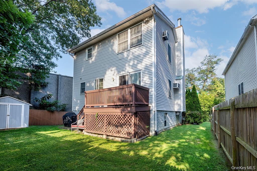 16 Stoneham Place, White Plains, NY 10607