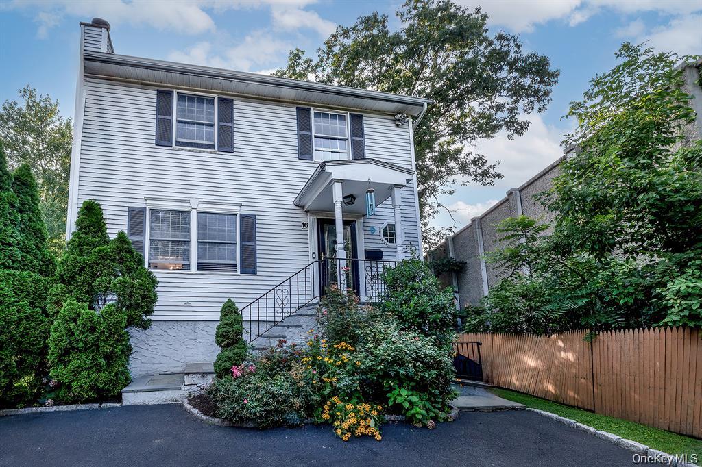 16 Stoneham Place, White Plains, NY 10607