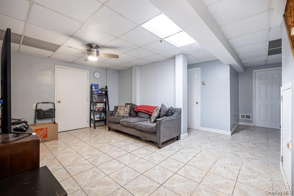 16 Stoneham Place, White Plains, NY 10607