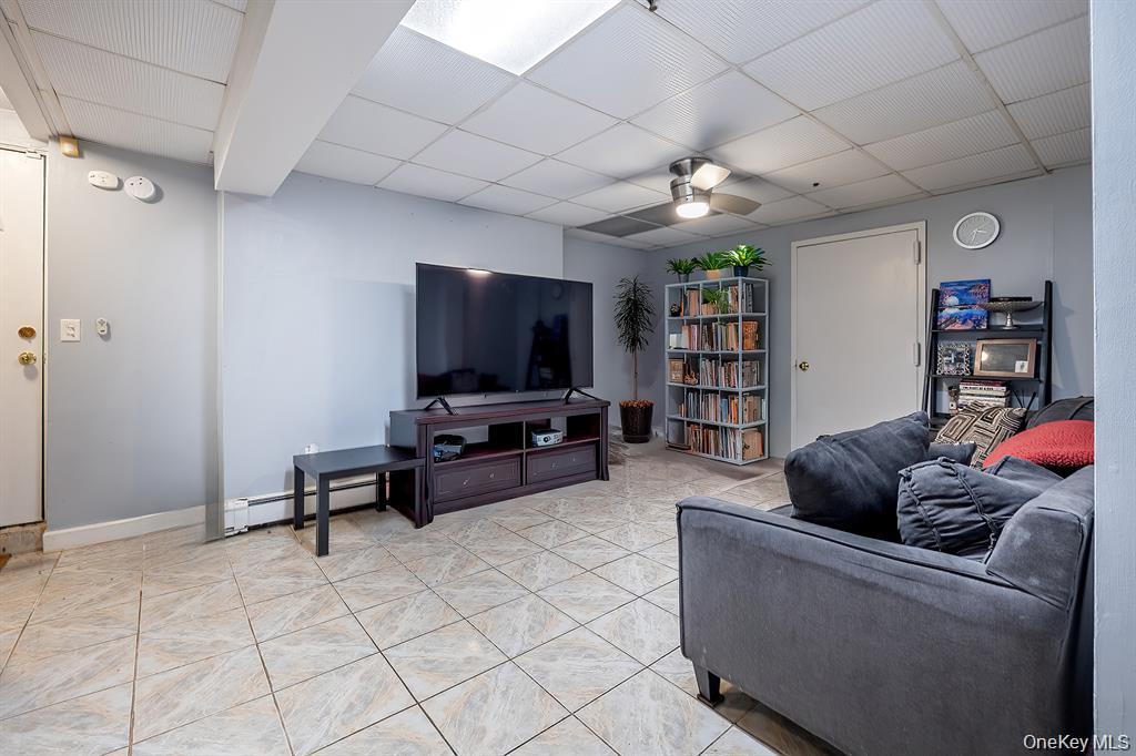 16 Stoneham Place, White Plains, NY 10607