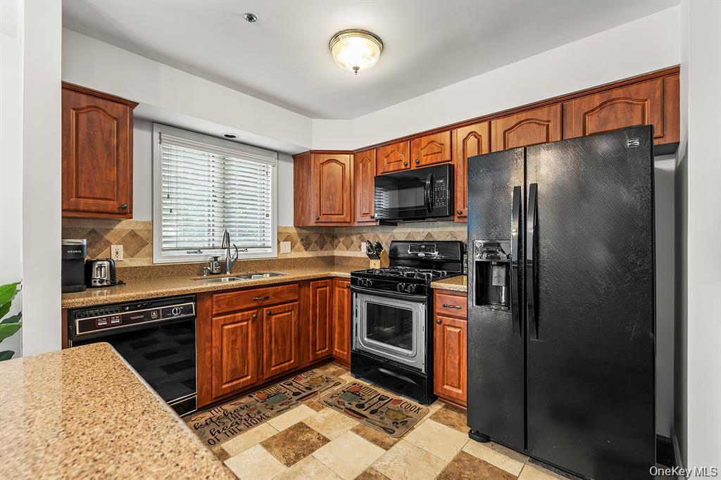 16 Stoneham Place, White Plains, NY 10607