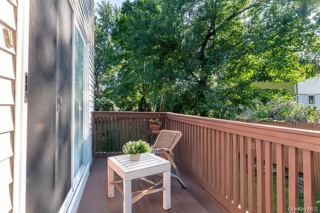 16 Stoneham Place, White Plains, NY 10607