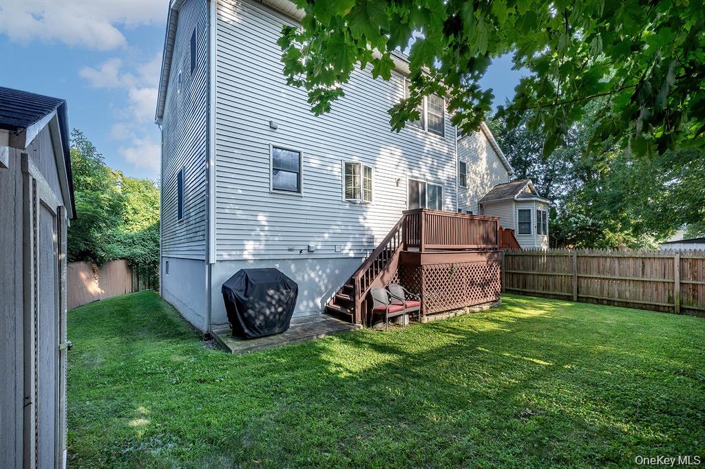 16 Stoneham Place, White Plains, NY 10607