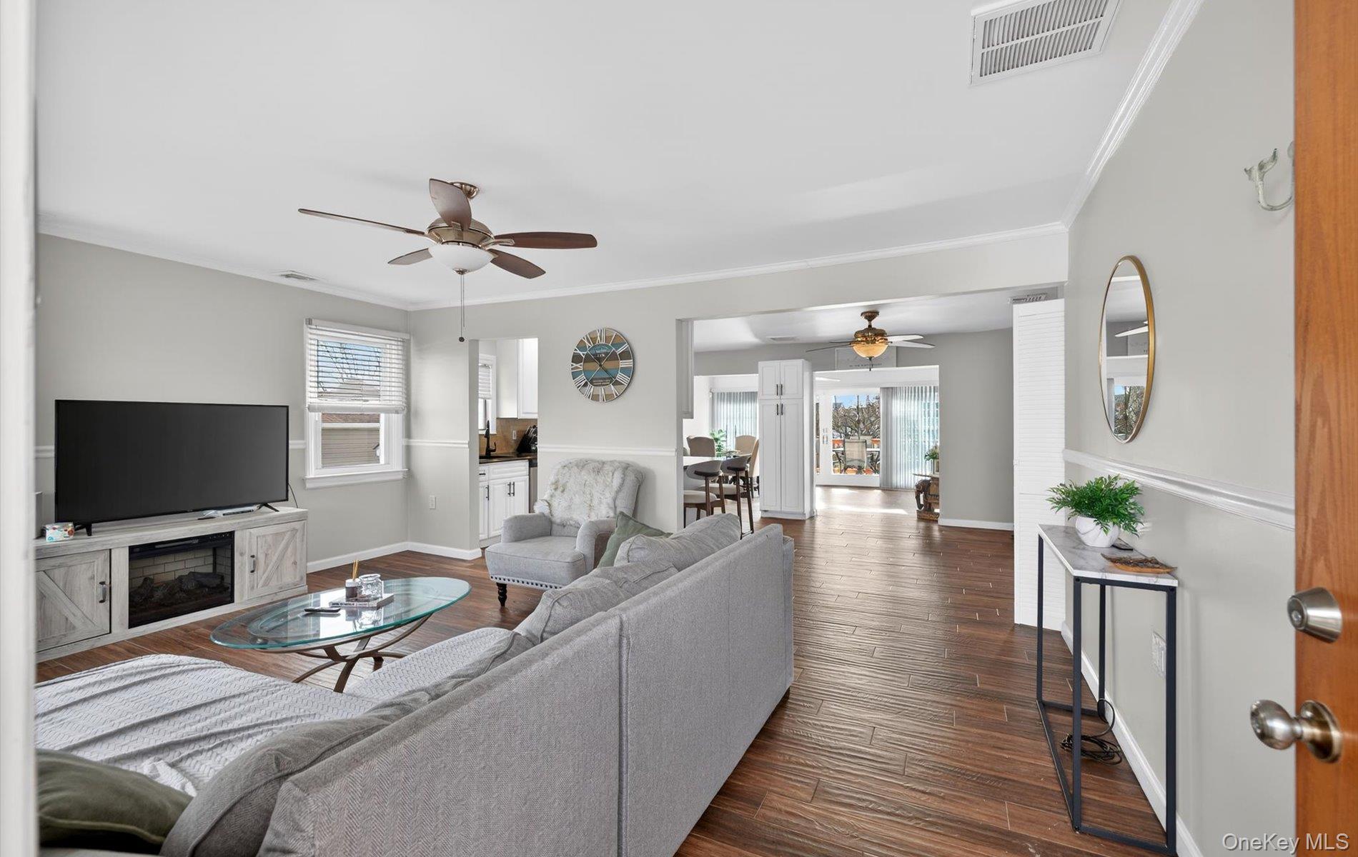 20 Albert Road, Amity Harbor, NY 11701