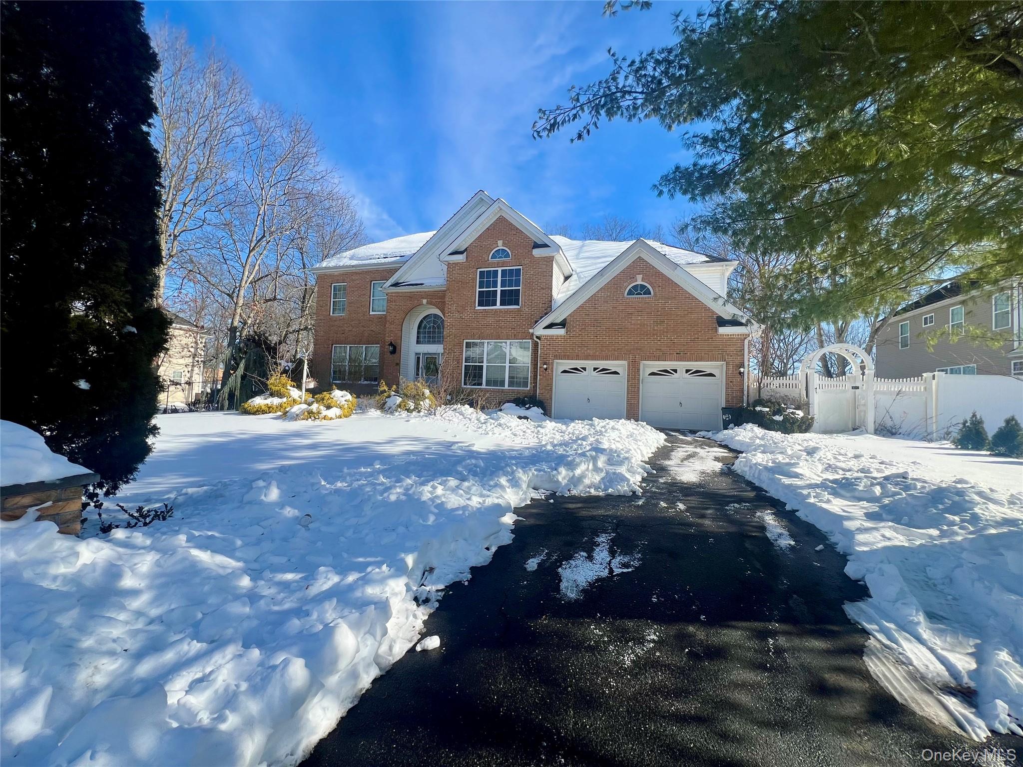 39 Independence Way, Miller Place, NY 11764