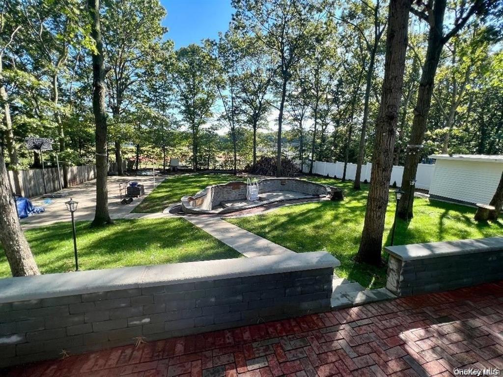 39 Independence Way, Miller Place, NY 11764