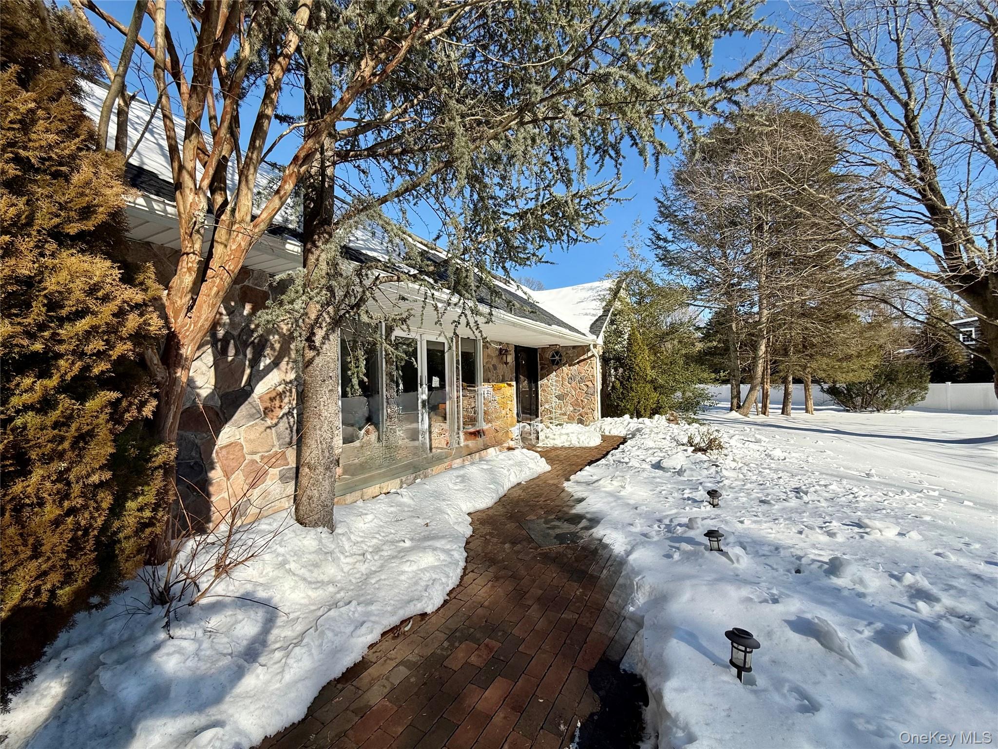 Brookville, NY 11545