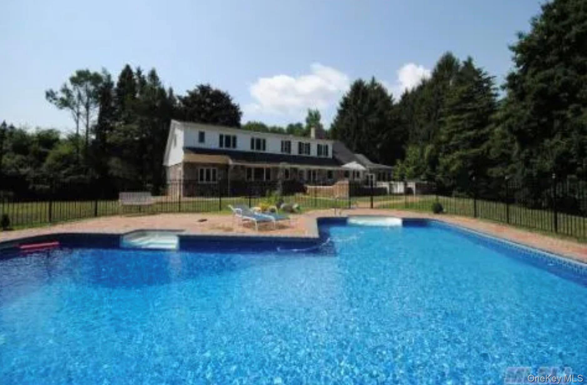 Brookville, NY 11545