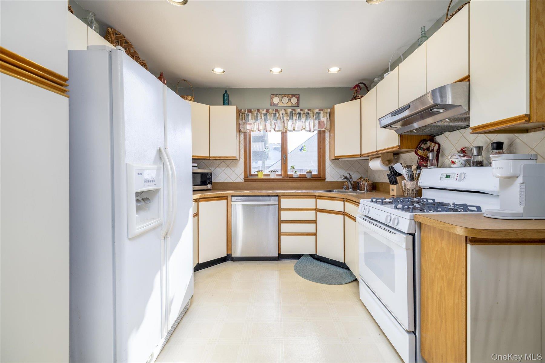 1065 Russell Street, Franklin Square, NY 11010