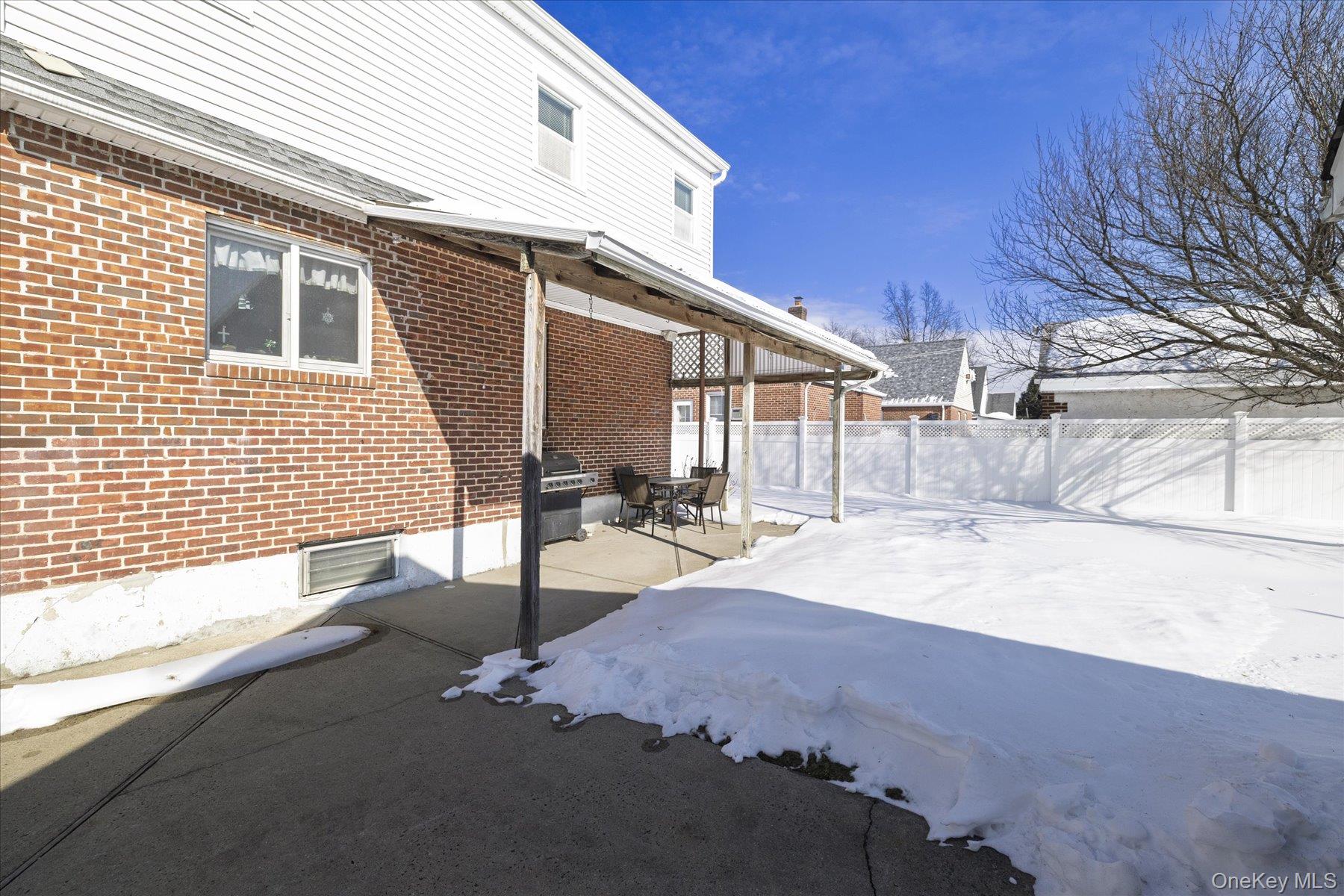 1065 Russell Street, Franklin Square, NY 11010