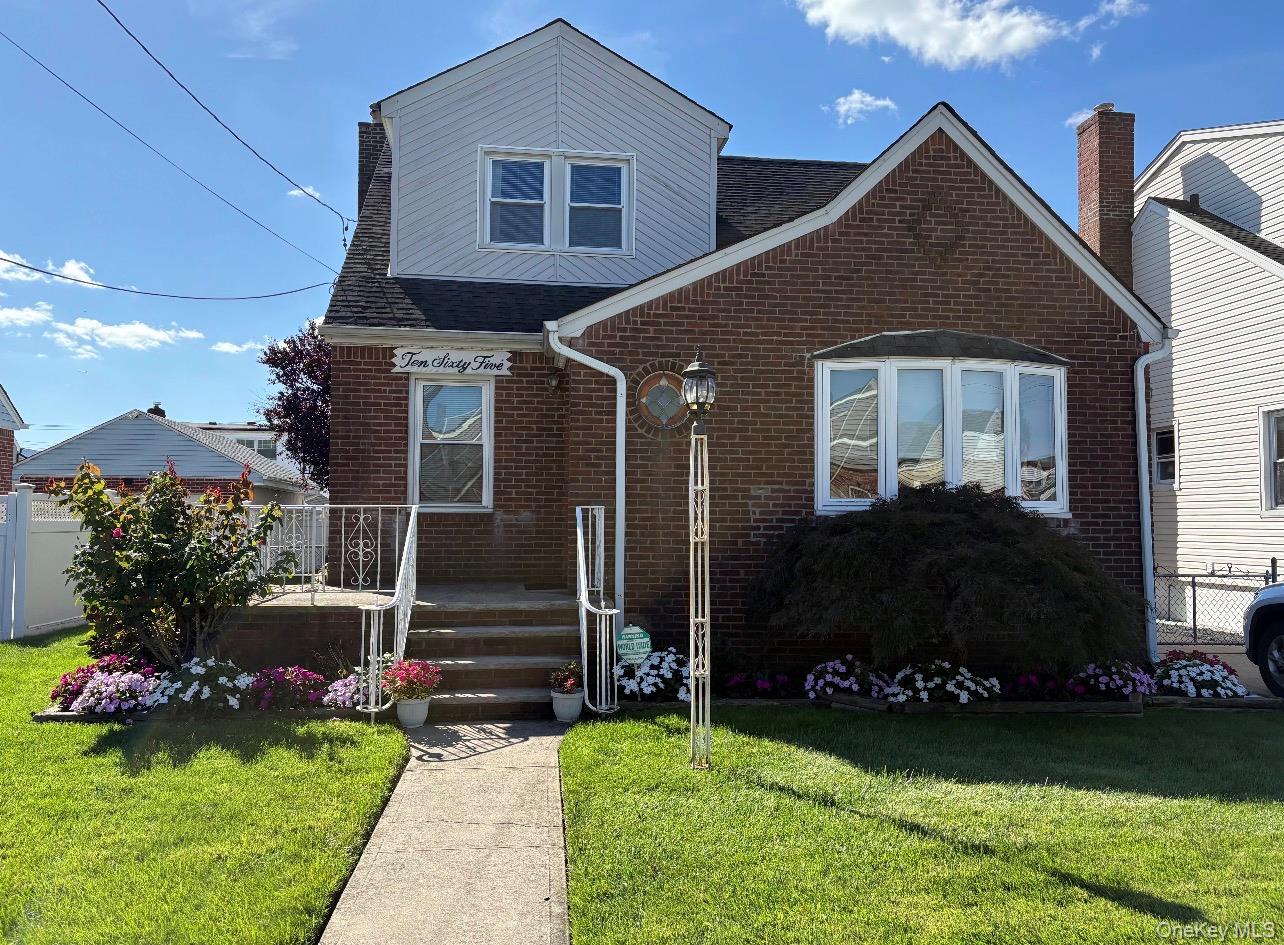 1065 Russell Street, Franklin Square, NY 11010