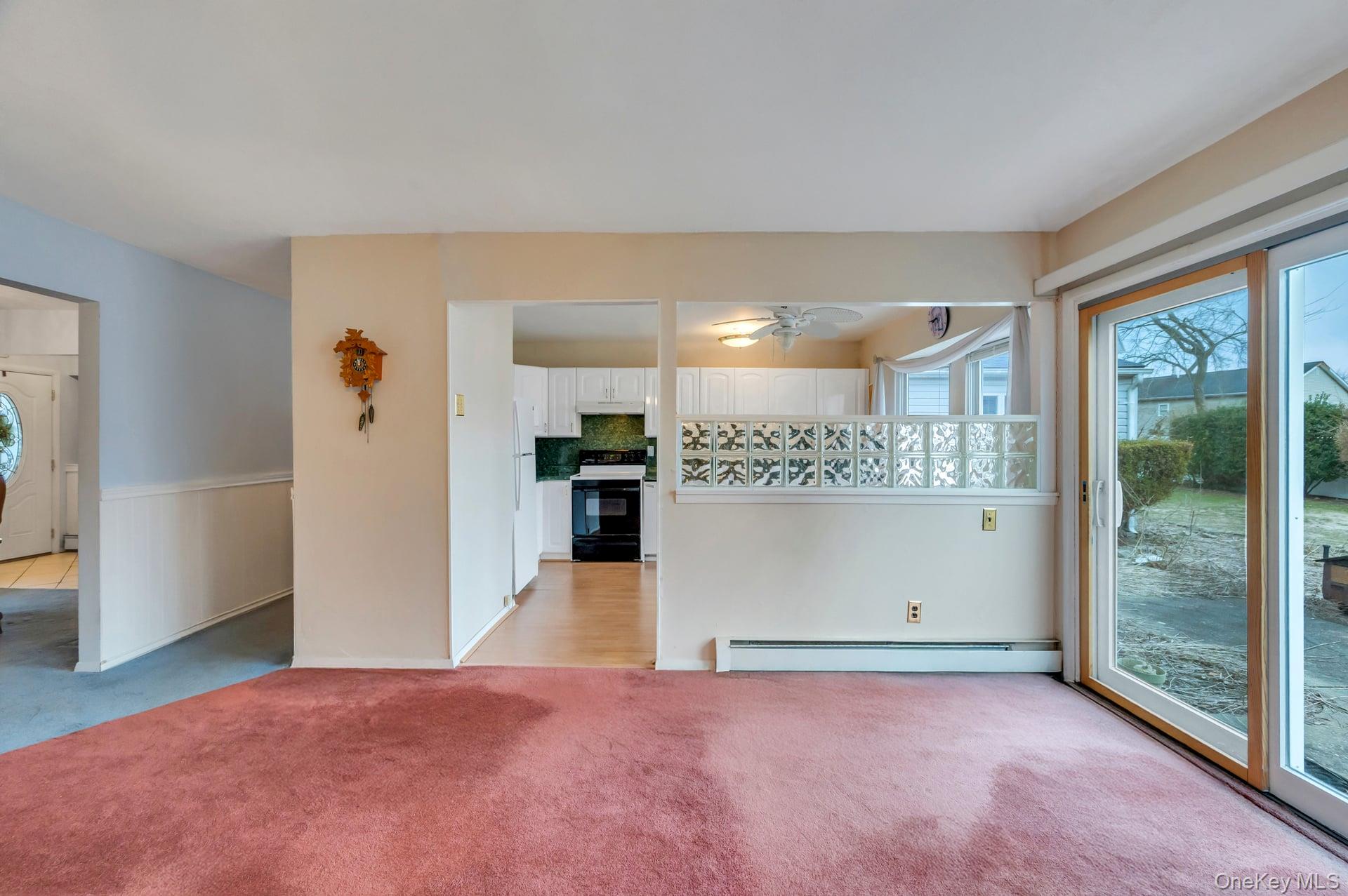 40 Sequoia Way, Holbrook, NY 11741