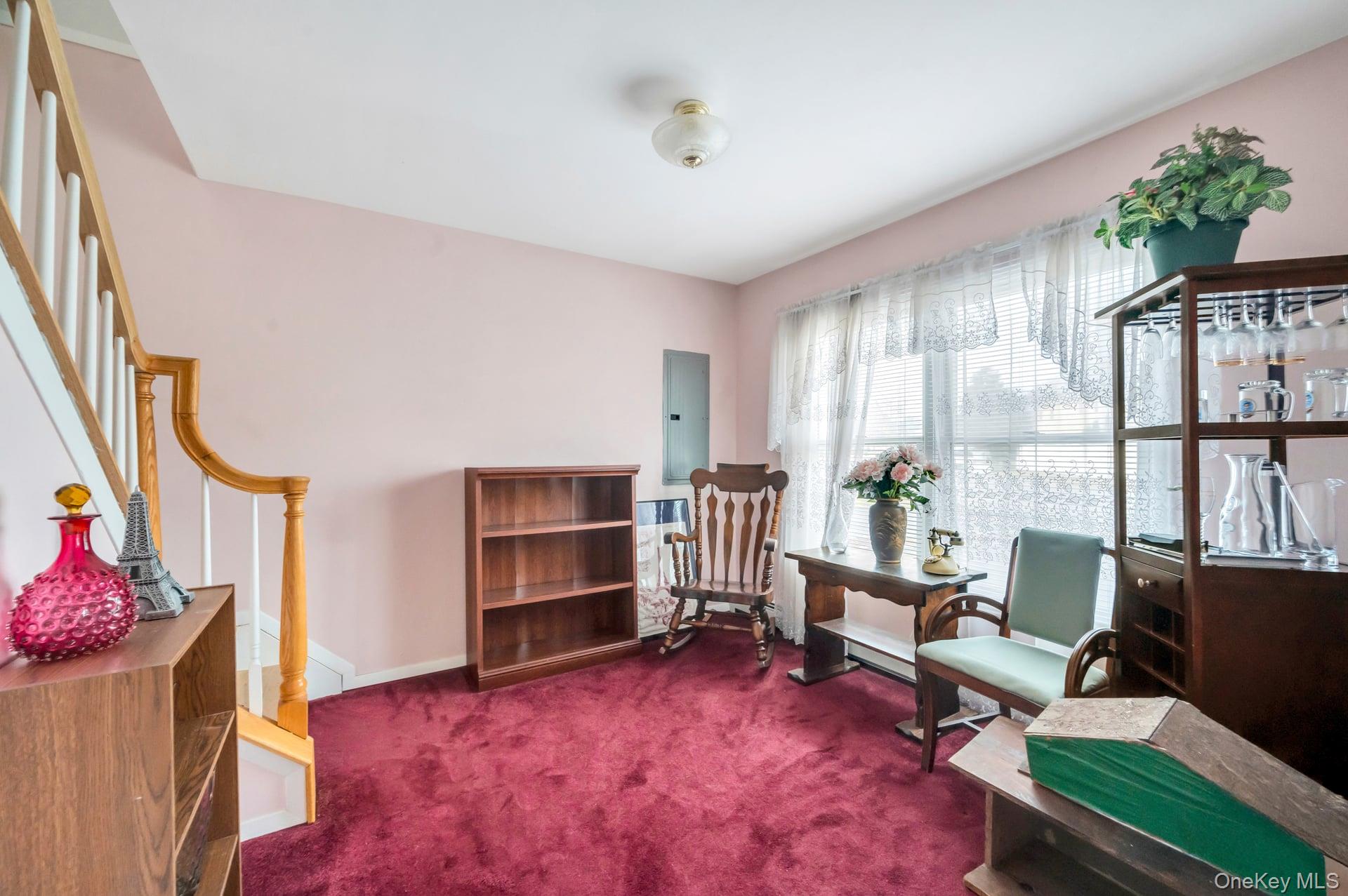 40 Sequoia Way, Holbrook, NY 11741