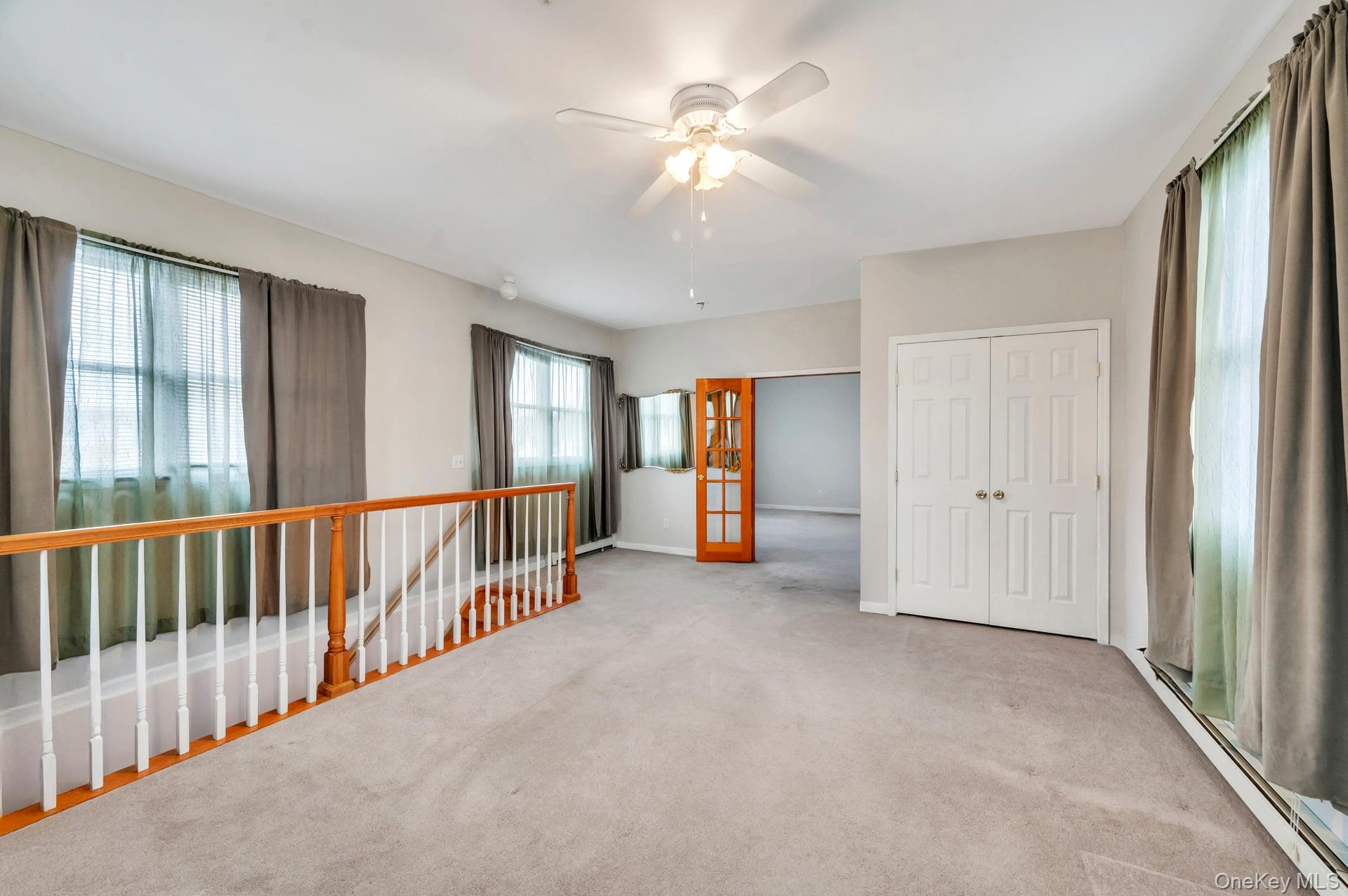 40 Sequoia Way, Holbrook, NY 11741