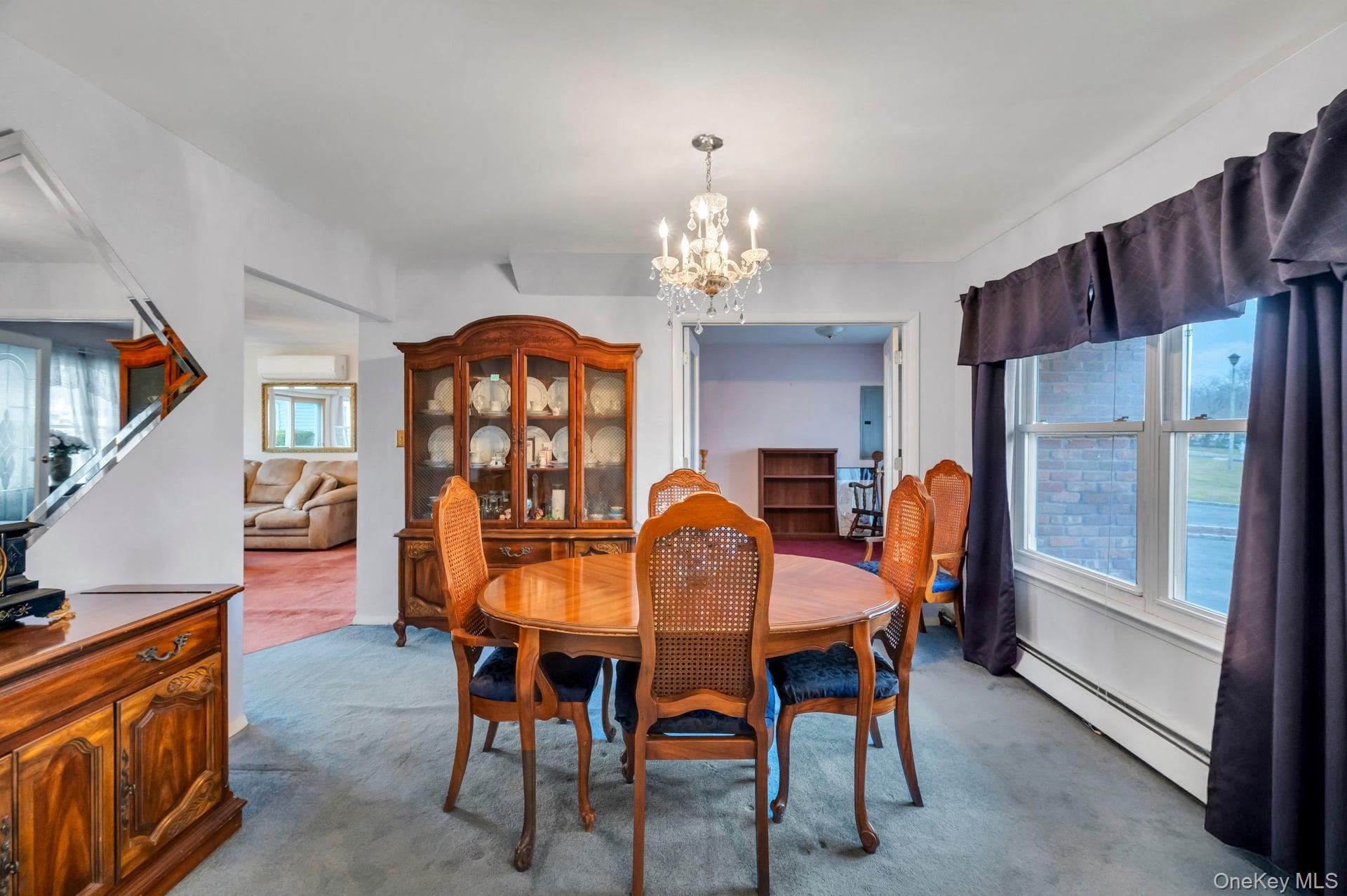 40 Sequoia Way, Holbrook, NY 11741