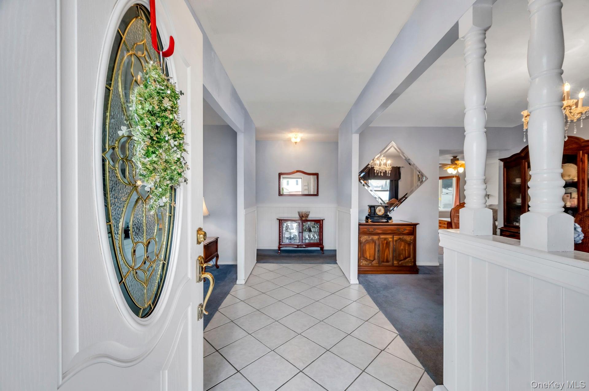 40 Sequoia Way, Holbrook, NY 11741