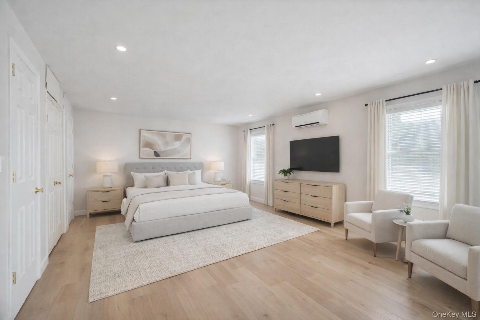 40 Sequoia Way, Holbrook, NY 11741