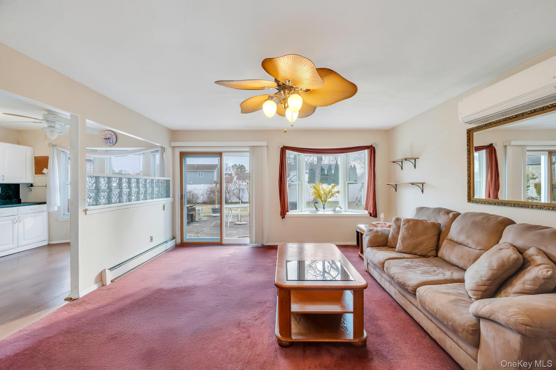 40 Sequoia Way, Holbrook, NY 11741