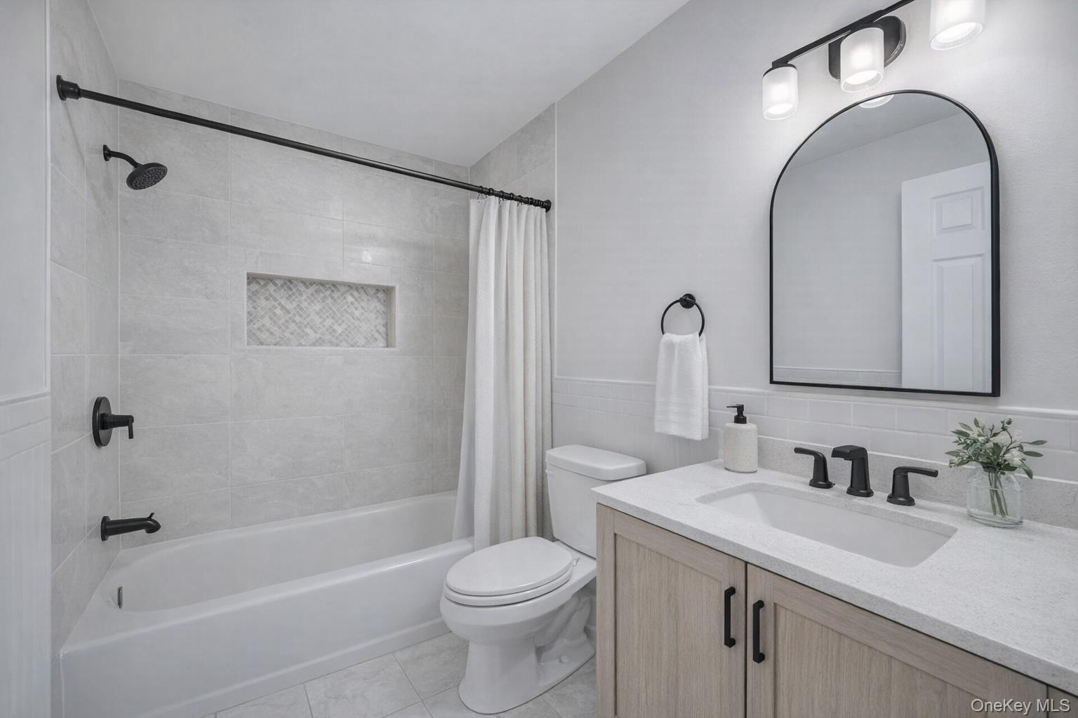 40 Sequoia Way, Holbrook, NY 11741