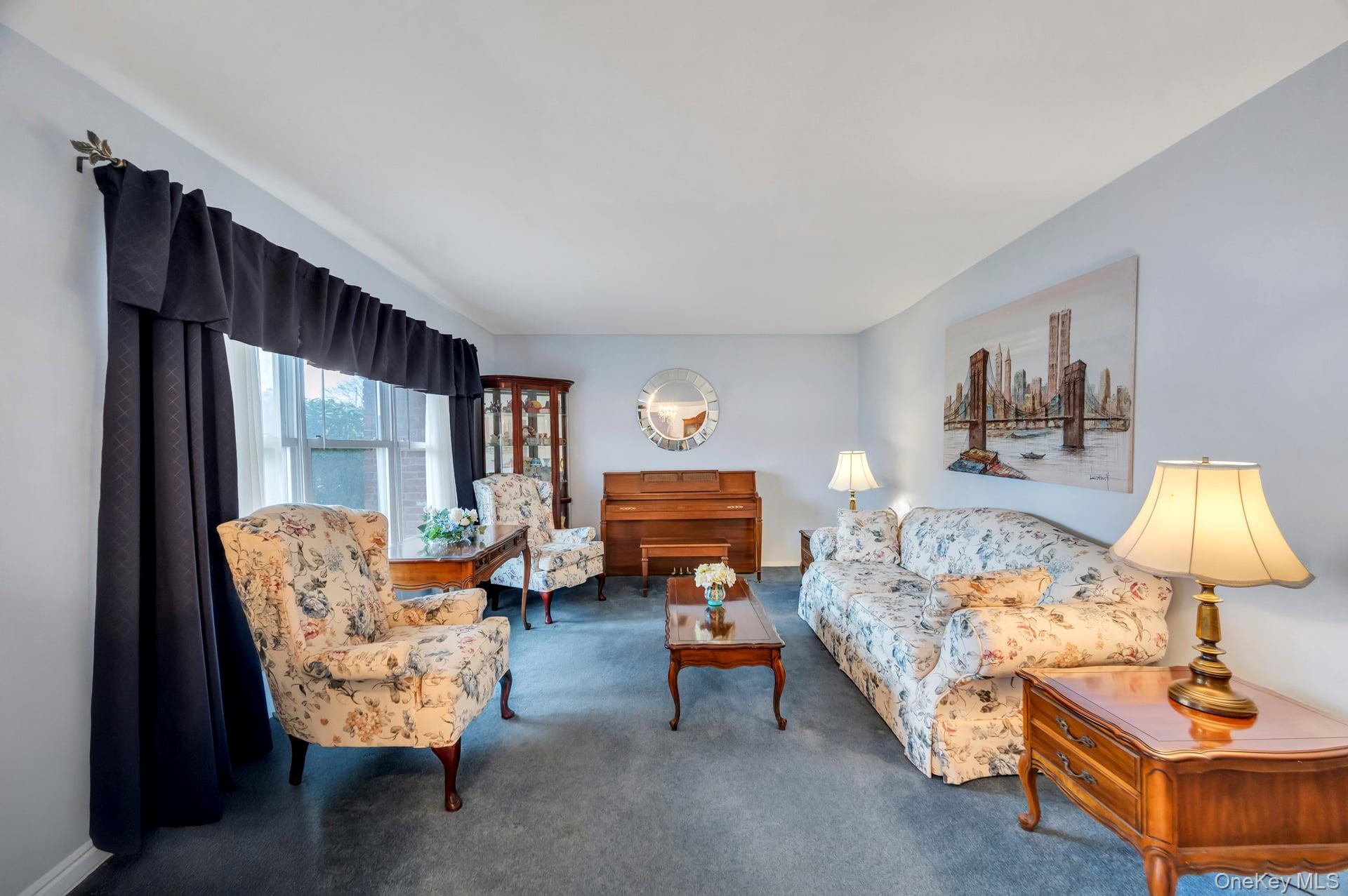 40 Sequoia Way, Holbrook, NY 11741