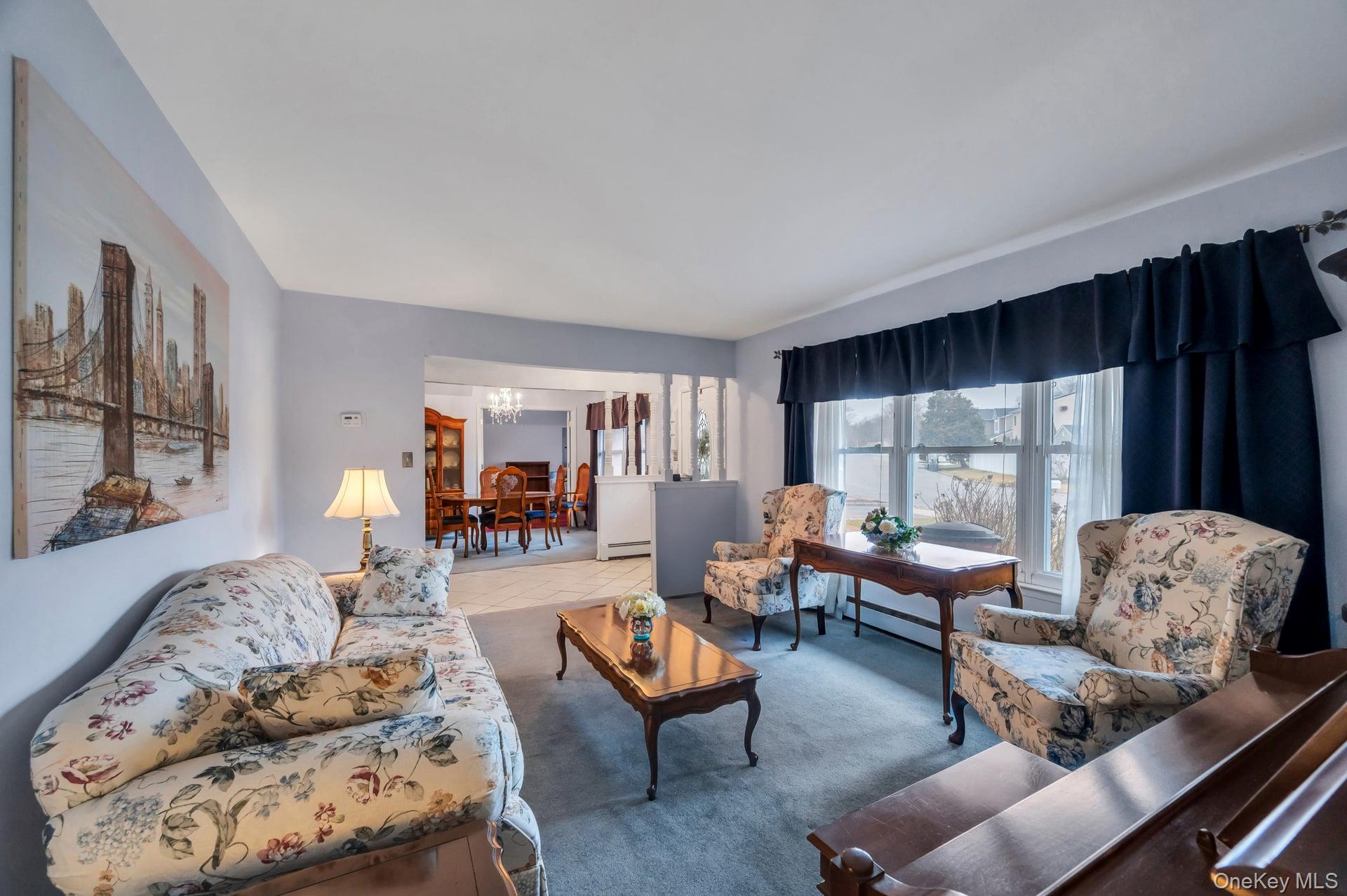 40 Sequoia Way, Holbrook, NY 11741