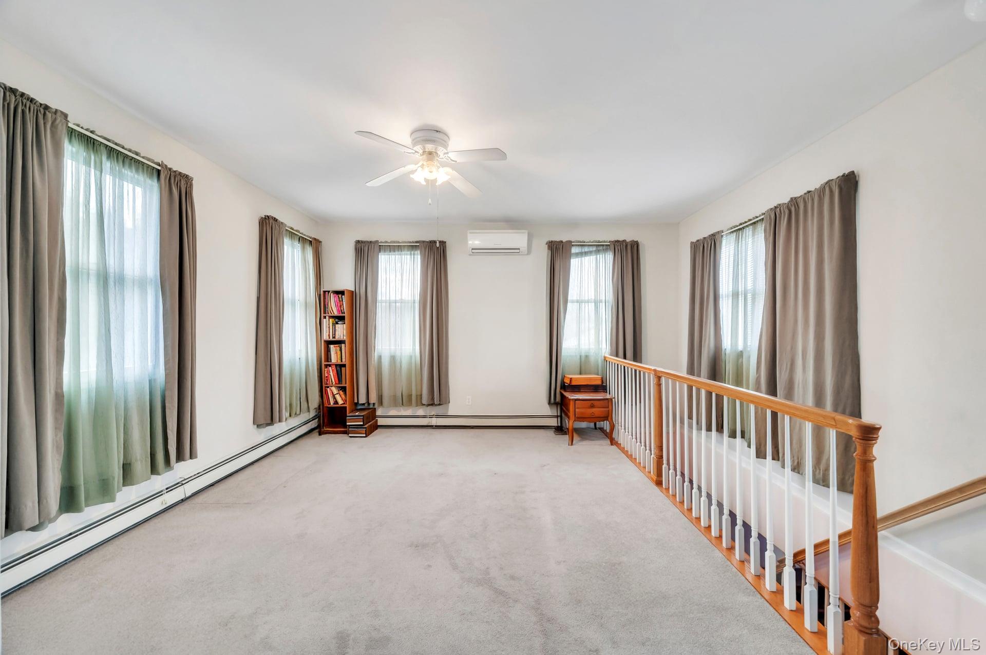 40 Sequoia Way, Holbrook, NY 11741