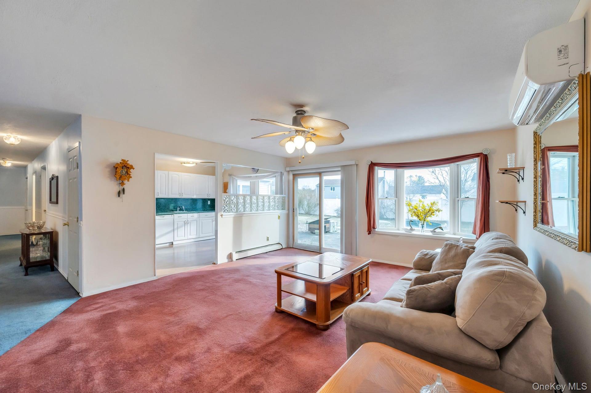 40 Sequoia Way, Holbrook, NY 11741