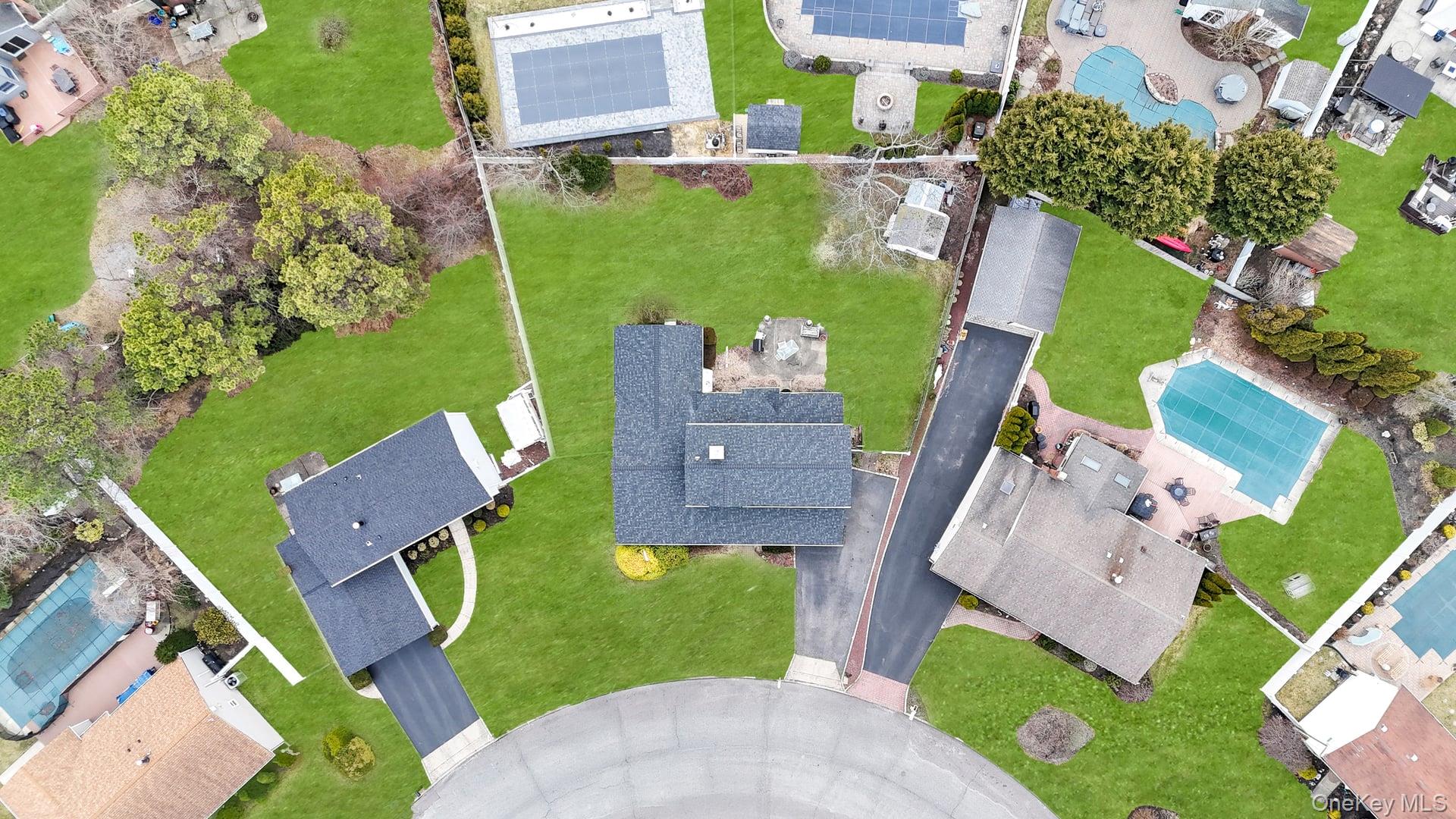 40 Sequoia Way, Holbrook, NY 11741