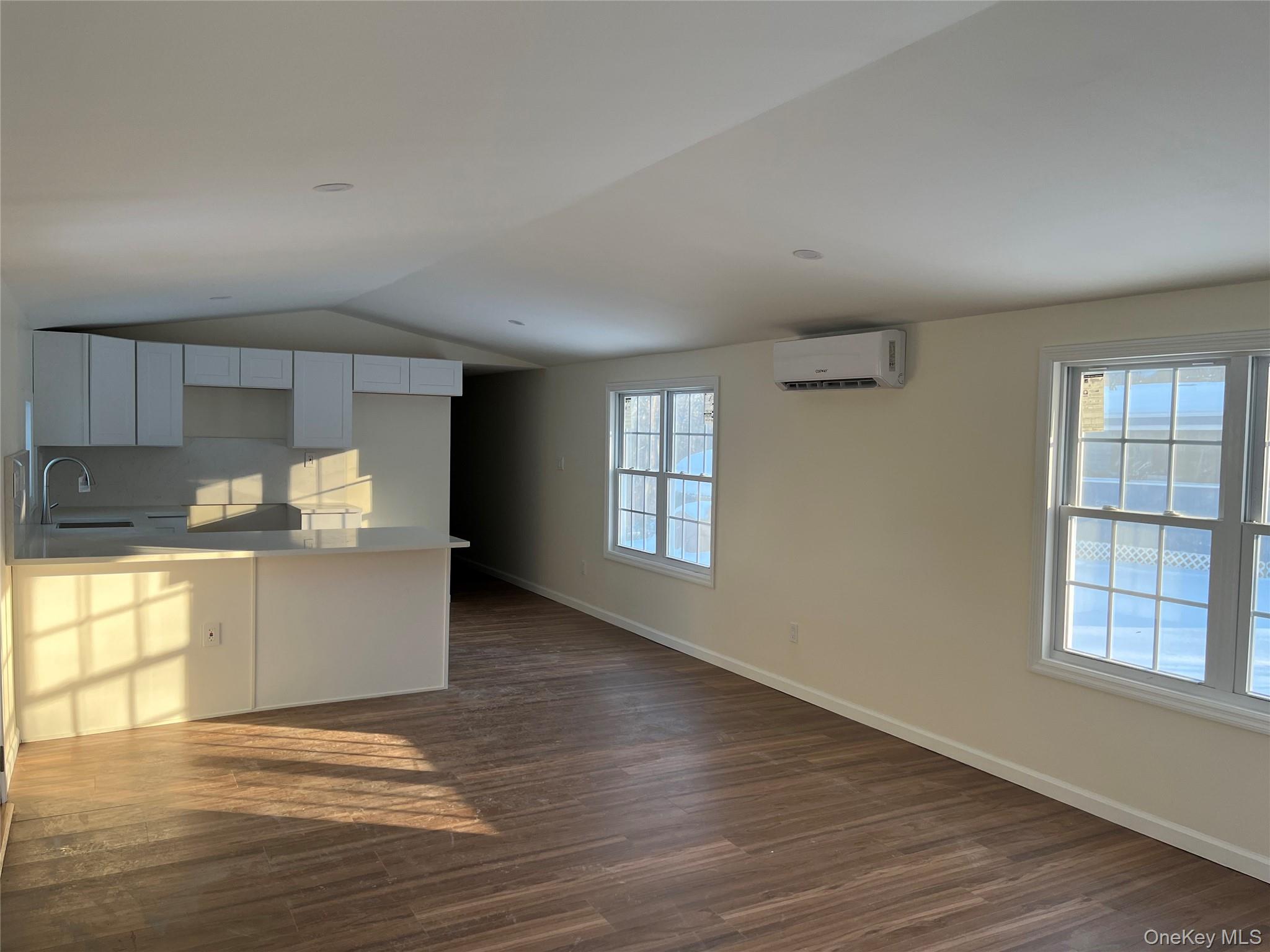 1 Walnut Park Lane, Milton, NY 12547