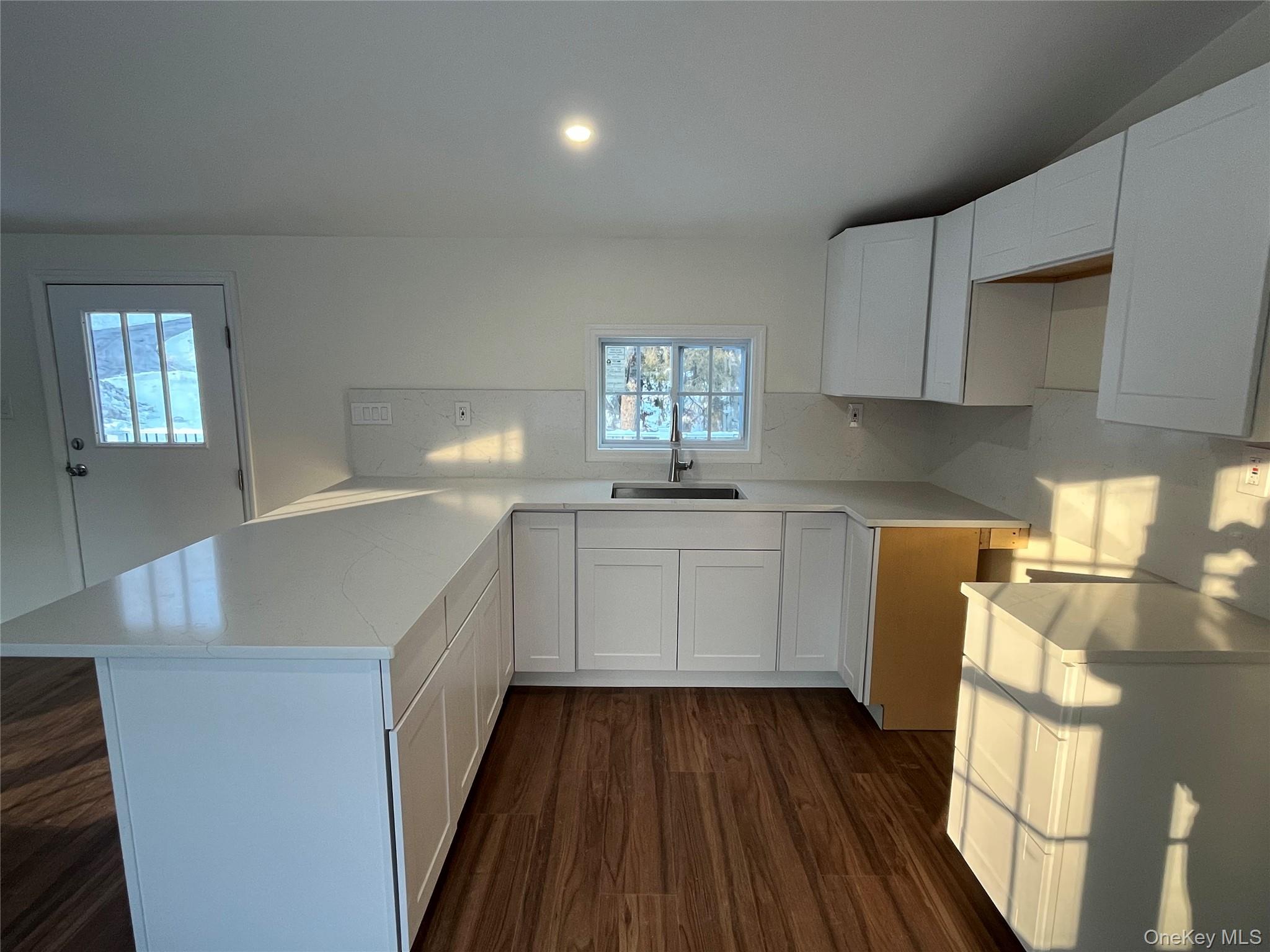 1 Walnut Park Lane, Milton, NY 12547