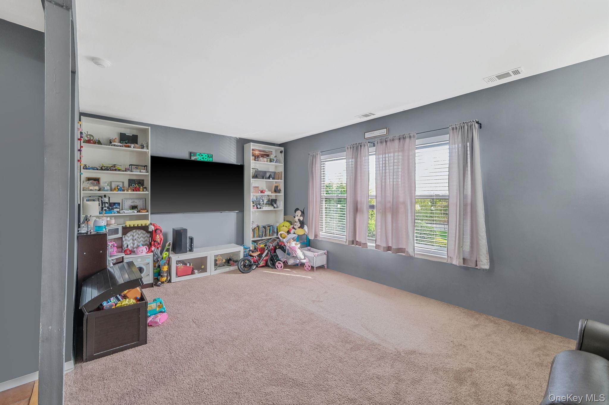 6 Bailey # 6, Middle Island, NY 11953