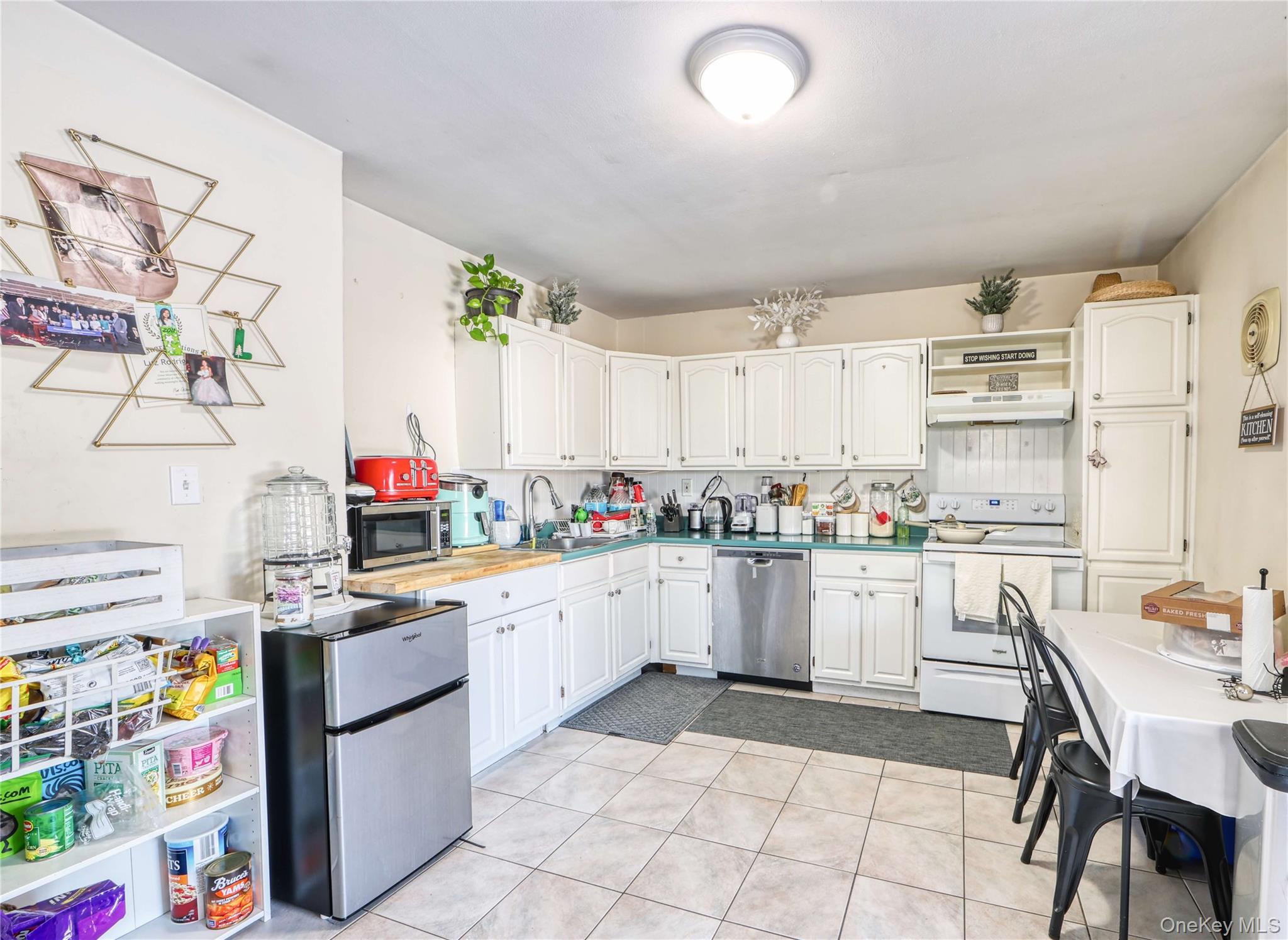 24 Normandy Drive, Holbrook, NY 11741